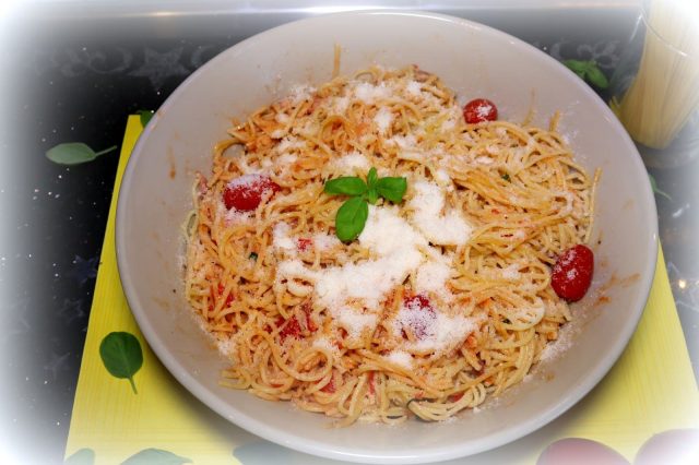 One Pot Pasta Spaghetti mit Tomate und Speck2