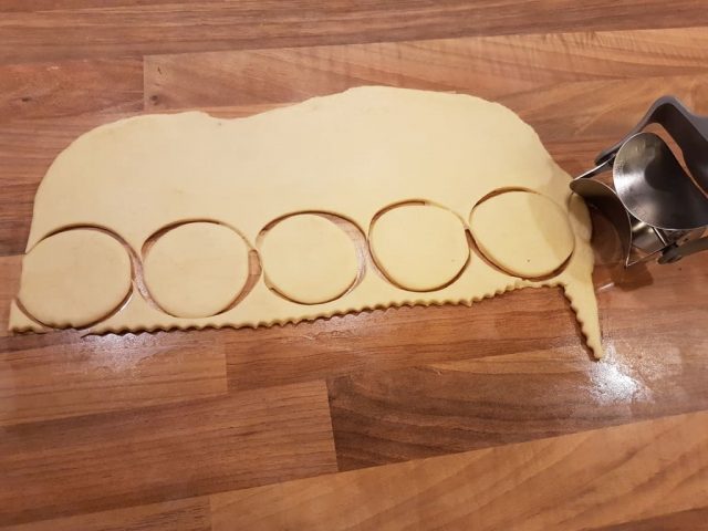 Parmesan Snacks mit dem Keks Ausstechroller3